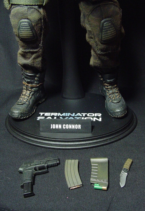 John Connor  Hot Toys review 07